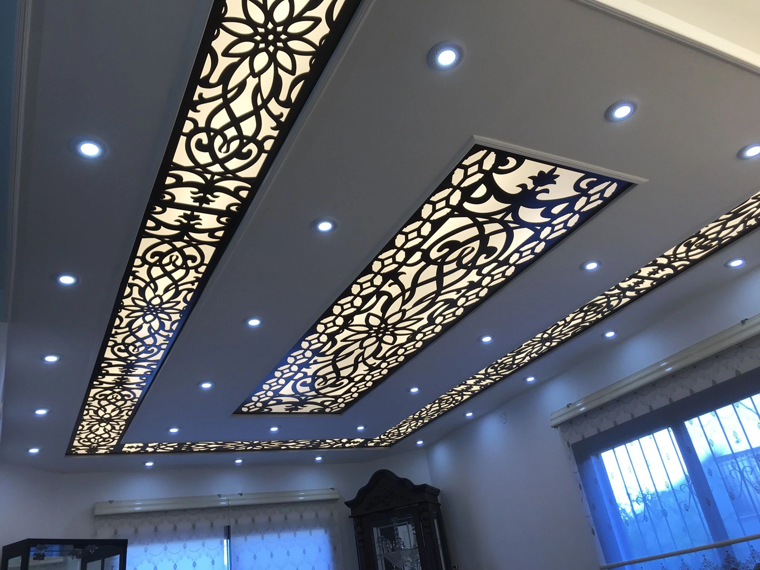 Tavan dekorasiyası